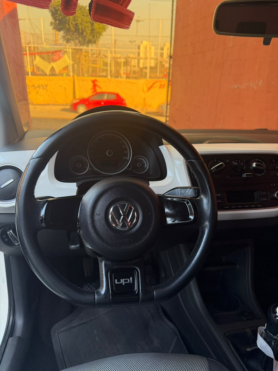 Volkswagen Up 2014